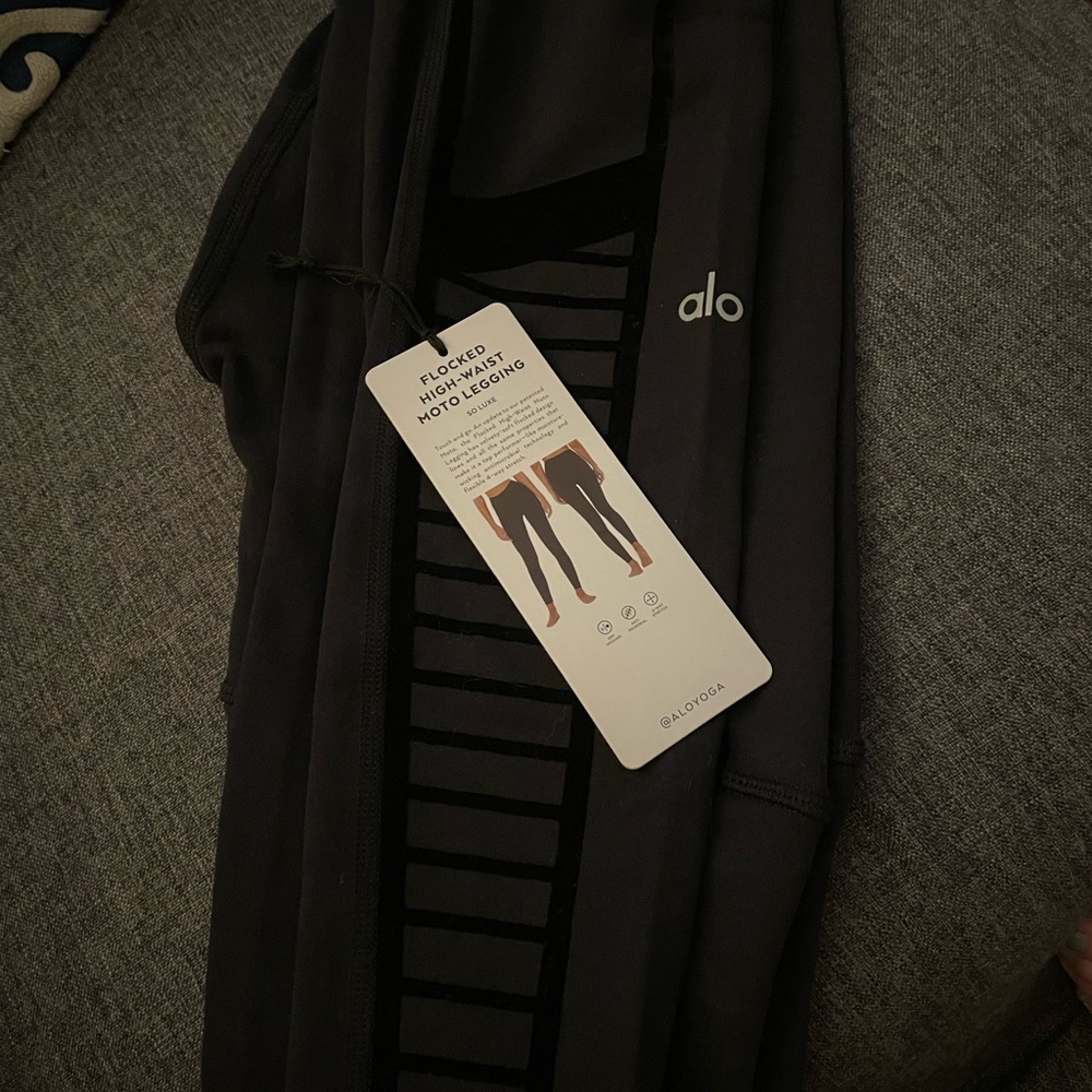 🎊FLASH SALE NWT Alo Motto Black Leggings